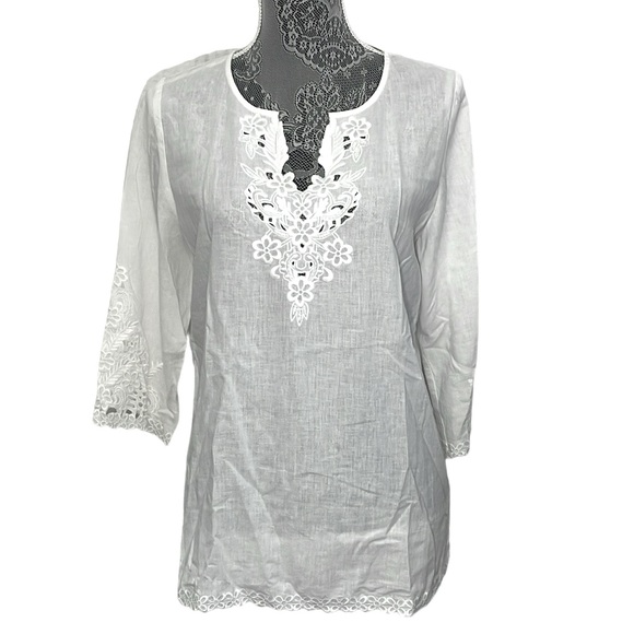 J. Jill Tops - J. Jill linen blend white floral embroidered blouse. 3/4 sleeves. Split hem. EUC